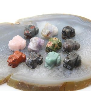 Pendant Necklaces quot Natural Stone Frog Statue Home Office Decoration Healing Crystal Hand carved Animals Figurines Reiki Quartz Toad