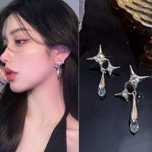 Stud Flash Diamond Star Earrings Natural Simple Temperament Silver Shiny Crystal Cross Earring för Womenstud Dale22