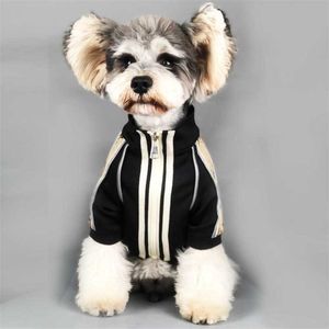 Собачья одежда для маленьких собак отражает пальто для французского бульдого