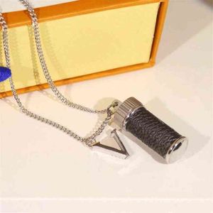 America Europe Men Men Lady Mulheres Eclipse Colar Longo com V Iniciais Wrap Wrap Leather Perfume Bottle Pinging M63641297b