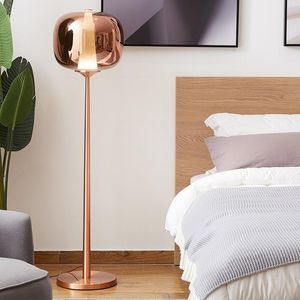 Golvlampor Nordic Glass Ball Lamp Creative Light Luxury Modern Minimalist Designer Model Sovrum för vardagsrum Guld LED -lampor Floor