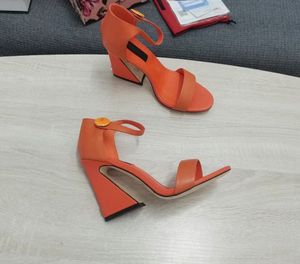 nuovo classico europeo di lusso sandalo pantofola stile merce da donna designer decorazione scarpe sexy col tacco alto in vera pelle vera fibbia della cintura con lettera dorata