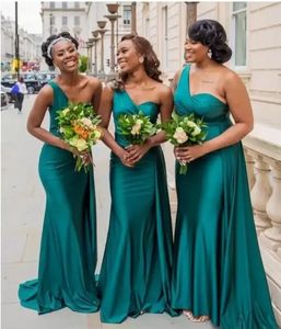 Wholesale 2022 Emerald Green Bridesmaid Dresses Four Styles Off Shoulder Mermaid Slit Floor Length With Split Sexy Maid Of Honor Gowns Formal Dresses Elegant