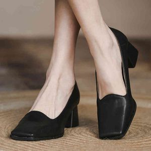 Scarpe eleganti Décolleté con punta quadrata stile britannico per donna Primavera 2022 Slip su tacchi alti spessi Donna Tinta unita Donna da lavoro 220416