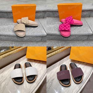 2022 Designer Women Slifors Sandali perizoma Sandali ritaglio Sandalo a filo piatto piattaforma piattaforma in pelle di lusso Donna Flip-Flops Taglia 35-46