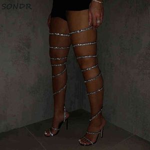 Moda de la moda Correa de cristal Gladiador sobre las sandalias de la rodilla Botas de verano Tisos altos zapatos de fiesta 2020 botas altas de diamantes y220817
