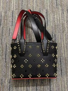 Luxury Women Rivet Bag for Red Color Brands Personalityhead präglad Håller kuvert axelhuvud äkta läderväska designer handväskor för shoppingväskor