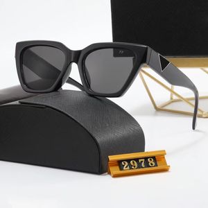 Mentes de soleil de créateurs de créateurs Fashion Classic Eyeglass Goggle Outdoor Beach Sun Sunes For Man Woman Color Signature triangulaire en option avec boîte