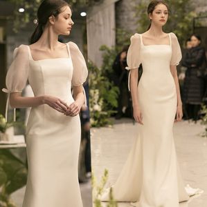 New Elegant Simple Slim Wedding Dress 2022 Square Neck Satin Korean Vintage Bubble Short Sleeve Sweep Train Vestido de Noiva Robe De Mariage