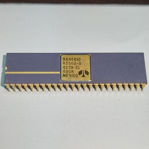 R68561c. R5562-11, R68560CAB2 GOLD Chiip Integrated Circuits Components Micro Perifer IC, MOS, R5562-16 Dual In-Line 48 Pin DIP Ceramic Package, R68561AC. CDIP48 PINS