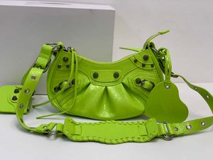 Lüks tasarım çantaları omuz çantası kadın crossbody retro bayan tote kozmetik kova