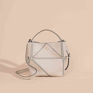 Läder geometrisk sömmar kvinnors väska modetrend messenger axel väska bärbar mini tote liten fyrkantig väska 220516
