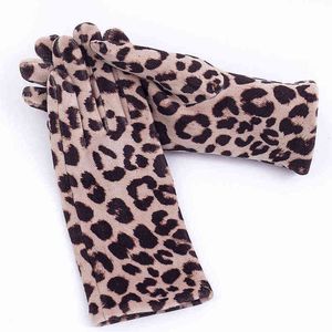 Fashion Leopard Print Full Finger Cycling Warm Gloves Women Winter Suede Plush Windproof Touch Screen Driving Glove K95 J220719