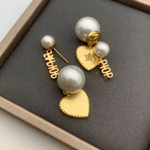 Vrouwenontwerpers Pearl Earring Love Shape Ear Stud Luxe Designer Sieraden Gold Letter Oordelrup Hoep oorbellen Lady Elegant studs xq
