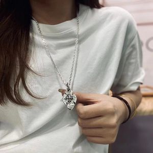 Nya S925 Sterling Silver Pendant Halsband Fashion Niche Graffiti Shield Cross Double-Layer Pendants Punk Necklace Chain For Man and Women