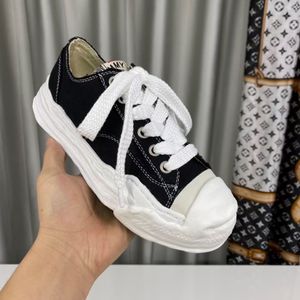 Mmy Maison Mihara Yasuhiro Shoes Hank Low Top Flats Sneakers للجنسين قماش مدرب Trim-Up Trim على شكل أخمص القدم