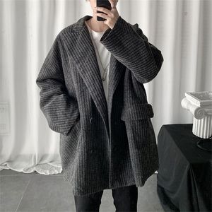 Midlength thick windbreaker for men Hong Kong style autumn winter vintage woolen suit jacket unisex Korean corduroy coat 220816