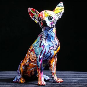 Kreative Farbe Chihuahua Hund Statue Einfache Wohnzimmer Ornamente Hause Büro Harz skulptur Handwerk Shop Dekore Dekorationen 220426