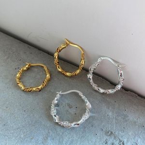 Hoop Huggie 100% 925 Sterling Silver Twist flätade örhängen Kvinnor Simple Fashion Ins Awesome Street Style Earring Hoopshoop