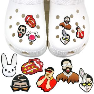 16pcs/set yeni tasarım Bad Bunny Croc Charms 2D Yumuşak Kauçuk Ayakkabı Tokalar Aksesuarlar tıkanıklık pimleri cazibe düğmeleri, bilezik erkekler kadın sandaletler biblo hayranları hediyesi hediye