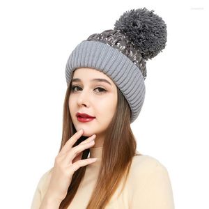 Beanie/Skull Caps Kvinnor Vintermöss Plus Velvet Sticked Hat For Girls Double Waterproof Warm Pom Thicked Female Windproof Streetwear PR