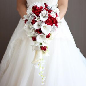 Waterval bruiloft bloemen bruids boeketten de mariage rode roos witte calla lelies met kunstmatige parels en strass decoratie F