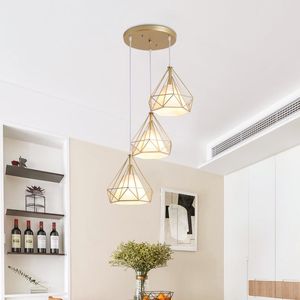 Lâmpadas pendentes Nordic Modern Simple Restaurant Chandelier Três Lâmpada de Loft Arte Diamante Barra de Ferro