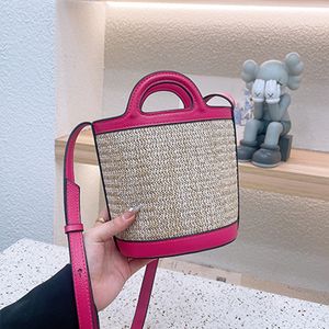 디자이너 22 New Straw Bucket Bag Basket Basket Vintage 여러 가지 색상 니트 여성 패션 사이드카 브래킷 추가 용량 짜여진 캔버스 가방 간단한 m