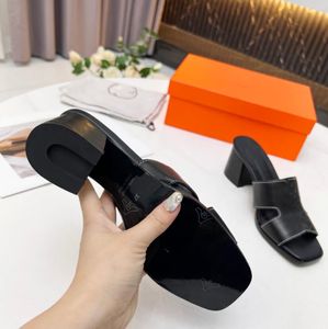 Designer Summer Slippers Classic Flat Heel Sandals Luxury Women Real Leather Casual Slides Sandles Non-slip Sole With Box H111