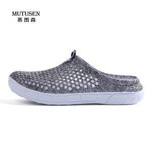 Mutusen Womens Mens Beach Sandals 야외 여름 바다 신발 쓰러지는 운동화 가든 중공 물 빠른 건조 산책 Y200520