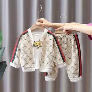 Träningsoveraller för Bebe Boys Småbarn Fritidsset Babykläder Vår Höstfödd Mode Bomull Kappor+toppar+byxor 3st 220507