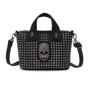 HBP Halloween Pop Large Capacity Handbag Personality Super Cool Skull Rivet Shoulder Bag 220805