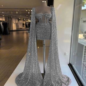 Abito da sera con paillettes argento glitterato Novità 2022 Arabo Dubai Abiti corti da ballo Sexy scollo a V Perle Cerimonia Abiti da festa di laurea Robes De Soiree Abendkleider