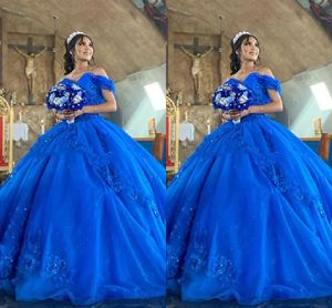 Fiori royal blu fatti da fiori da ballo dolce 16 abiti Quinceanera vestito dalla spalla per perle di applique floreali abiti da sera formali 2022