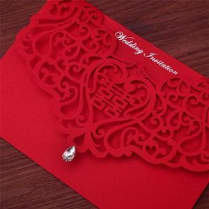 Folyo Düğün Davetiyeleri toptan satış-Vintage Çin tarzı Hollow Out Düğün Davetiyeleri Yaratıcı Gelinler Çift Kartlar Kırmızı Kapak Folyo Damgalama Şık Gelin Kart280m