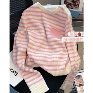 Vinterkvinnor Klädtröja Koreansk Fashion Loose Pink Stripe Crew Neck -knapp Design Pullover Långärmar Stickning Toppar 220817