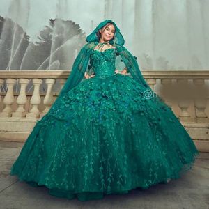 Изумрудно-зеленое бальное платье с объемными цветами и открытыми плечами Платья Quinceanera с плащом, кружевной корсет с кристаллами, милая вечеринка для девочек 15 лет
