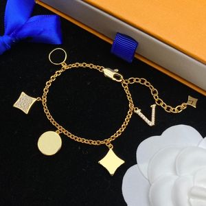 Kvinnor Fashion Armband Designer Jewelry Womens Accessories Chain Armband Nya designers Diamonds Gold Silver Armband Nice D227144F