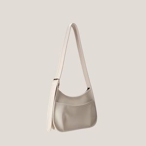 fashion Large capacity Inclined shoulder bag comfortable Simple generous and versatile collocation Wide shoulder strap handbag