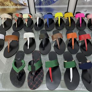 2022 couro tanga sandália mulheres homens designer chinelos moda fina flip flops sapatos verão praia casual slides preto branco tamanho
