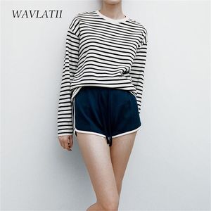 Wavlatii Women مخطط طويل الأكمام الطويلة tshirts الإناث شارع الشارع الخريف زنبرك القطن Tops WLT2110 220805