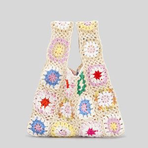 ボヘミアンかぎ針編みの花の格子縞の女性ハンドバッグ手作りの織物小さなトート財布カジュアルサマービーチバッグブレードバリサック220705