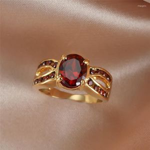 Anéis de casamento vintage feminina de jóias de cristal vermelho cor de ouro grande para mulheres anel de noval de pedra de zircão oval de zircão rita22