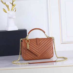 Designer College Size M Quilted Leather Shoulder Bags V-Lines Thread Top Wooden Handle Handbags Gold Hardware Letter Pendant Cross Body Bag Women Fashion Chain Purse