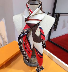 High Qualtiy Designer 100% Silk Małe szaliki dla kobiety Design Square Scarf Pasm