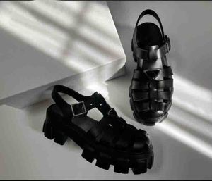 Sandaler designers skum gummi sandal mode plattform glider triangel metall tofflor retro strand loafers runda tå sandal löpare kilar skor