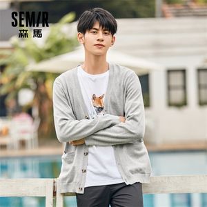 Mężczyźni Solidne dzianiny swetra 2020 Nowy V NEC Casual Korean Style Trendy Retro Sweater Boys LJ200919