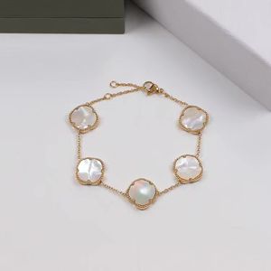 12 stili mescolano Braccialetti firmati da donna di alta qualità Acciaio al titanio Classico Bracciale a cinque fiori a quattro foglie Braccialetti di coppia di lusso Regali per feste da donna all'ingrosso