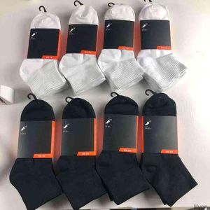 Mens Socks Set Women Men Hosiery Högkvalitativ bomull All-Match Classic Ankle Letter Breattable Black and White Mixing Football Basketball Sports Sock Wholesale