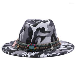 Szerokie brzegowe czapki 2022 Fashed Women Graffiti Fedora Western Cowboy Fascynator Camuflage Men Formal Wedding Hat Delm22